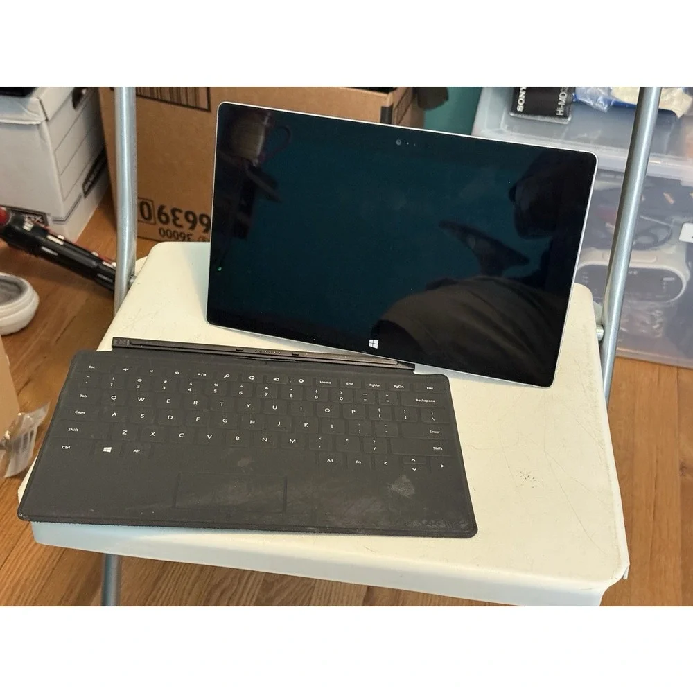 Microsoft Surface RT 1516 32GB ( Parts Not Working No Power Bundle W/keyboard